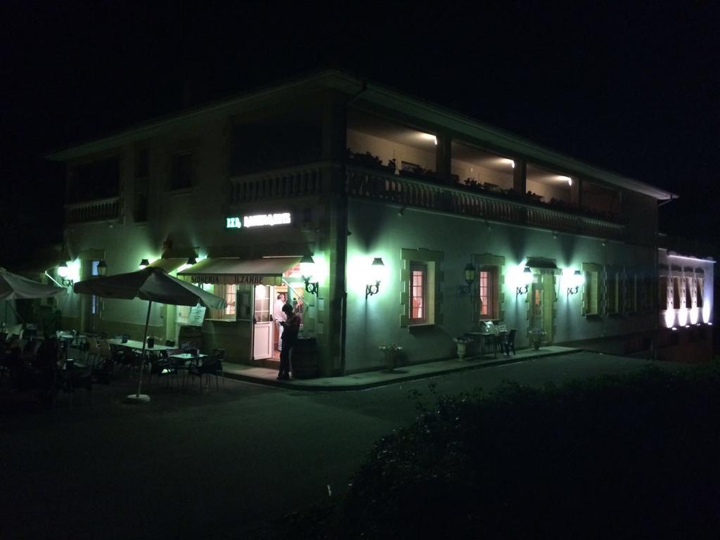 Hostal Zubi XXI Puente la Reina المظهر الخارجي الصورة