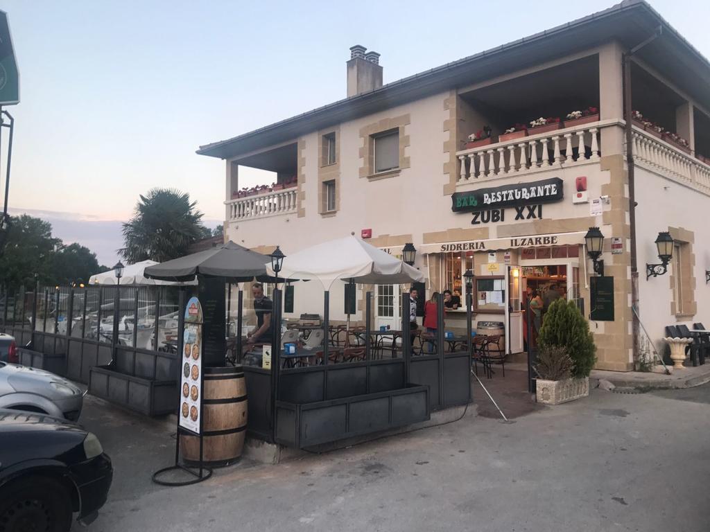 Hostal Zubi XXI Puente la Reina المظهر الخارجي الصورة