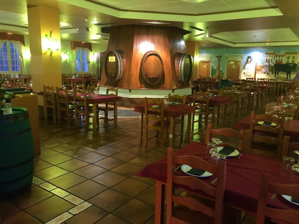 Hostal Zubi XXI Puente la Reina المظهر الخارجي الصورة