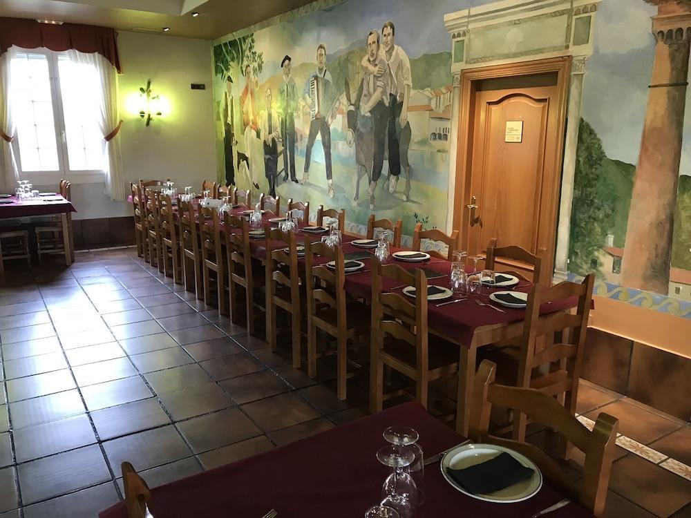 Hostal Zubi XXI Puente la Reina المظهر الخارجي الصورة
